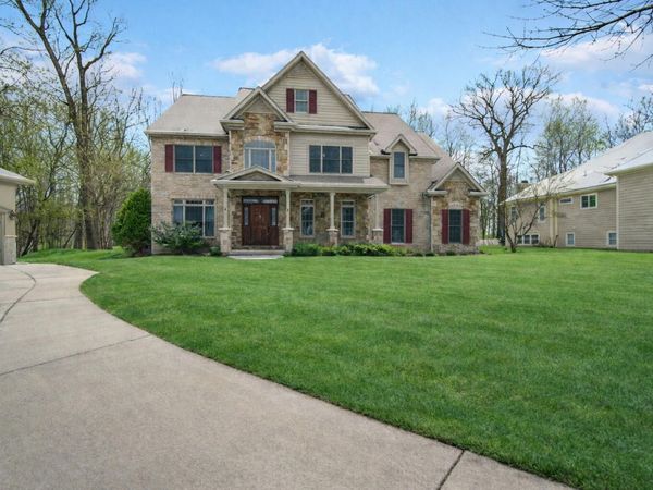 272 Bruntsfield Court, Valparaiso, IN 46385