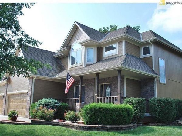 2716 SW REGAL Drive, Lee's Summit, MO 64082