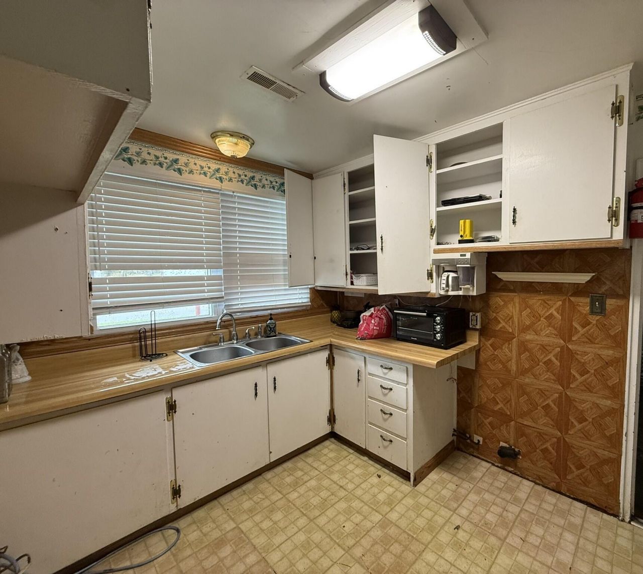 998 North Street Photo 5