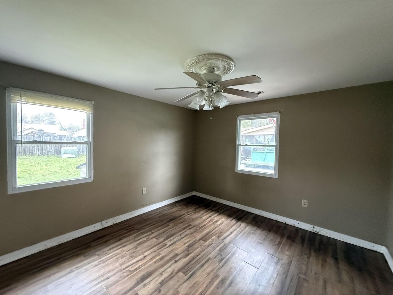 998 North Street Photo 6