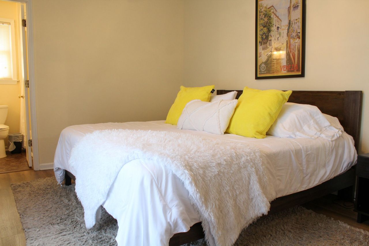 1353 Marshall Street Photo 12