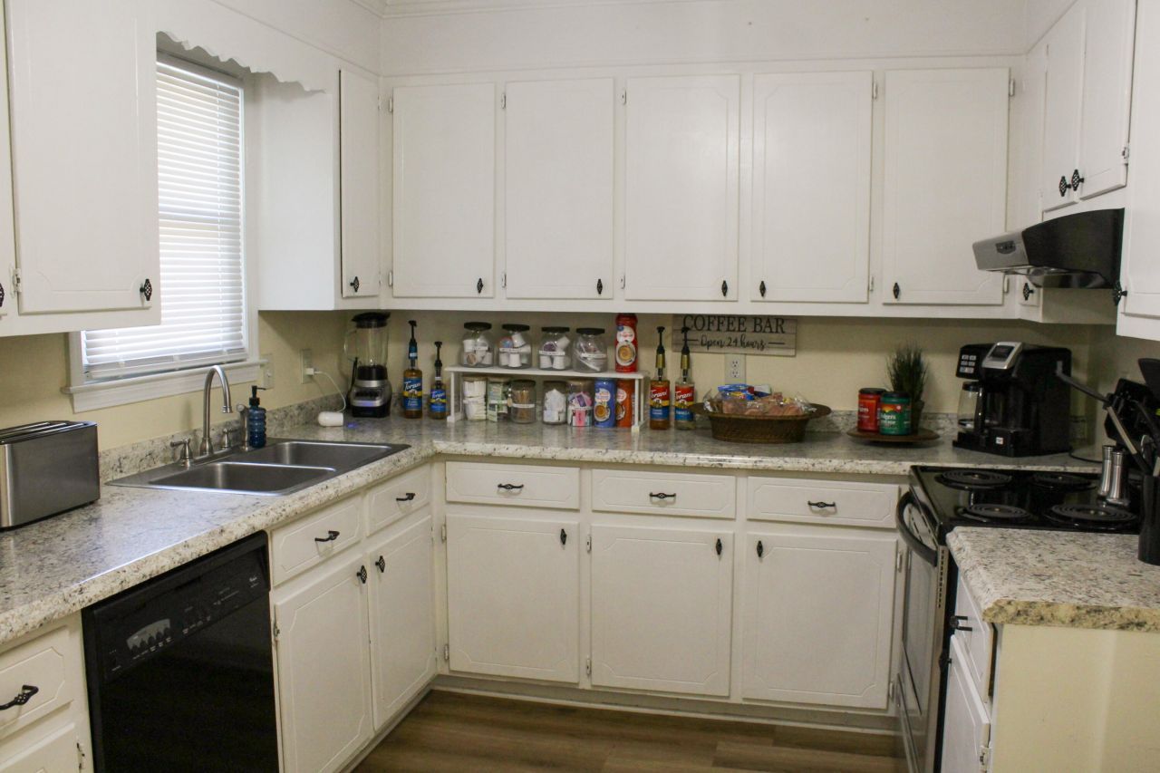 1353 Marshall Street Photo 8