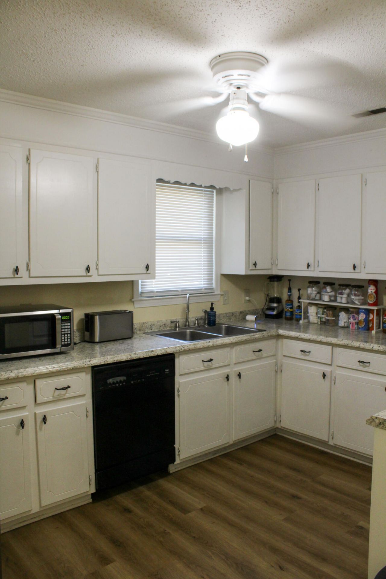 1353 Marshall Street Photo 9