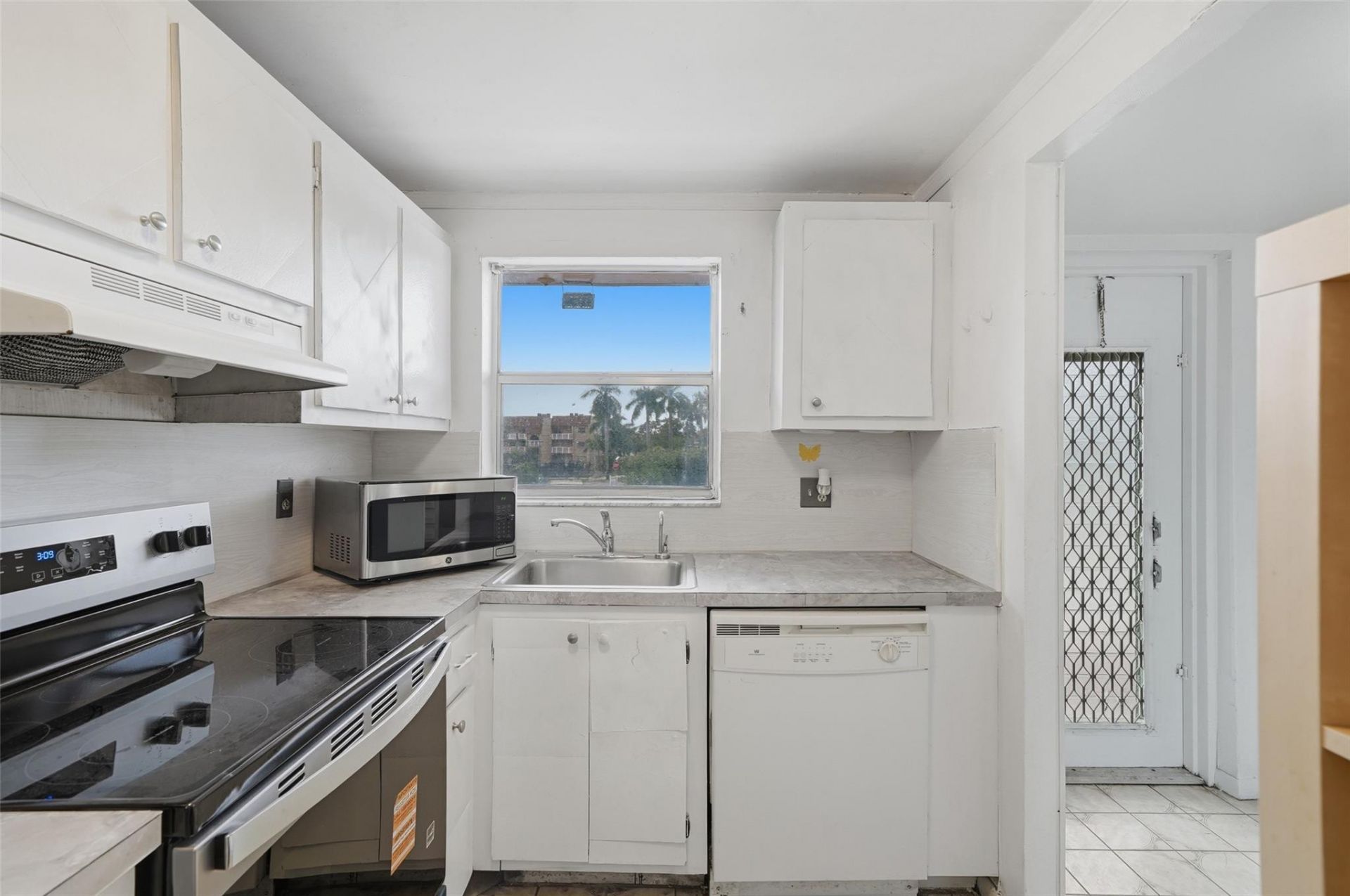 8951 Sunrise Lakes Boulevard, Unit 209, Sunrise, FL 33322 Photo