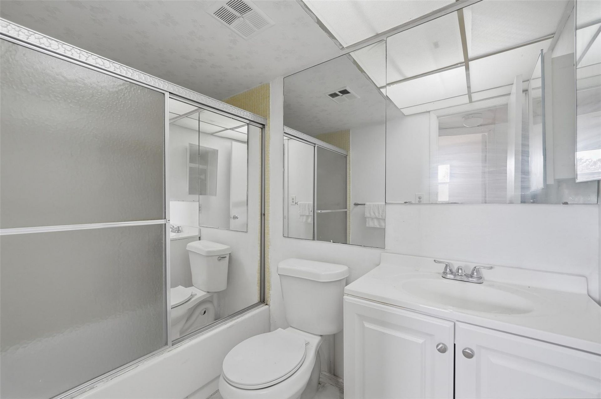 8951 Sunrise Lakes Boulevard, Unit 209, Sunrise, FL 33322 Photo