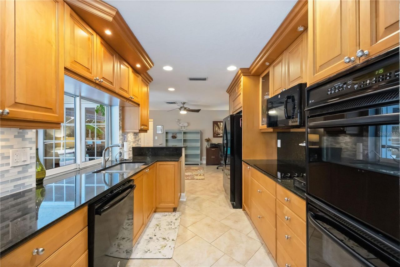 3619 Pembrook Drive, Sarasota, FL 34239 Photo