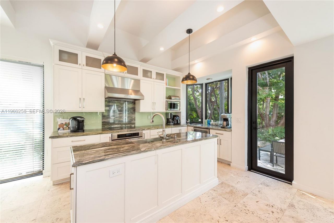 650 Curtiswood Dr, Key Biscayne, FL 33149 Photo