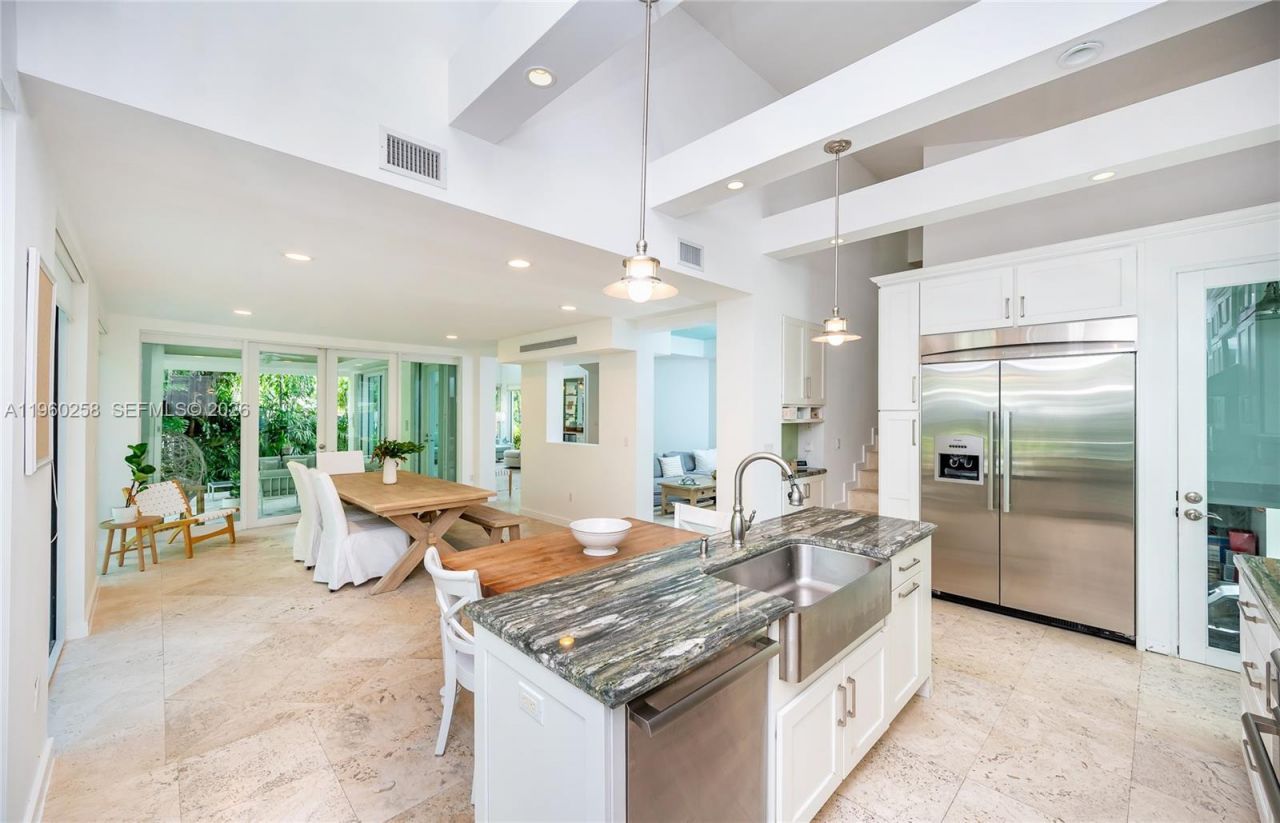 650 Curtiswood Dr, Key Biscayne, FL 33149 Photo