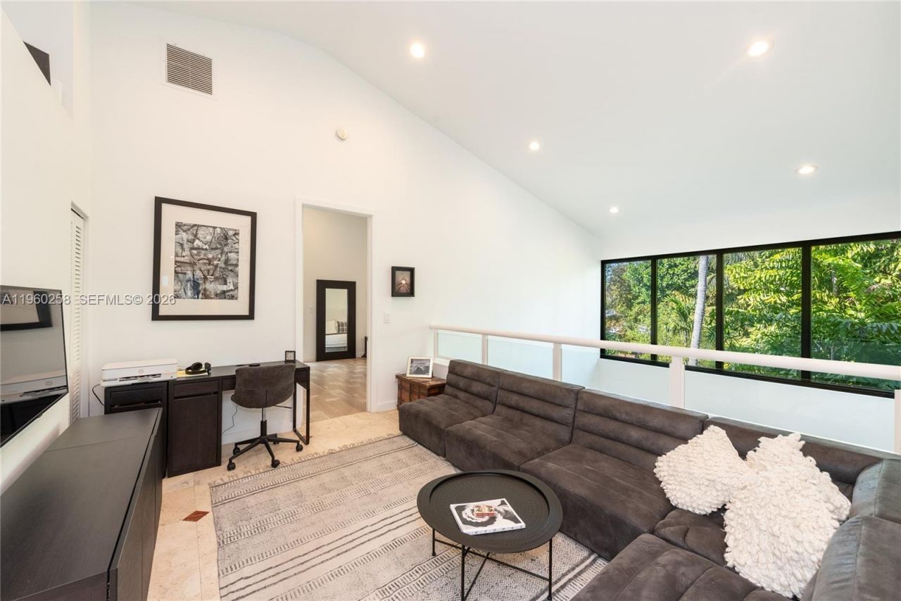 650 Curtiswood Dr, Key Biscayne, FL 33149 Photo