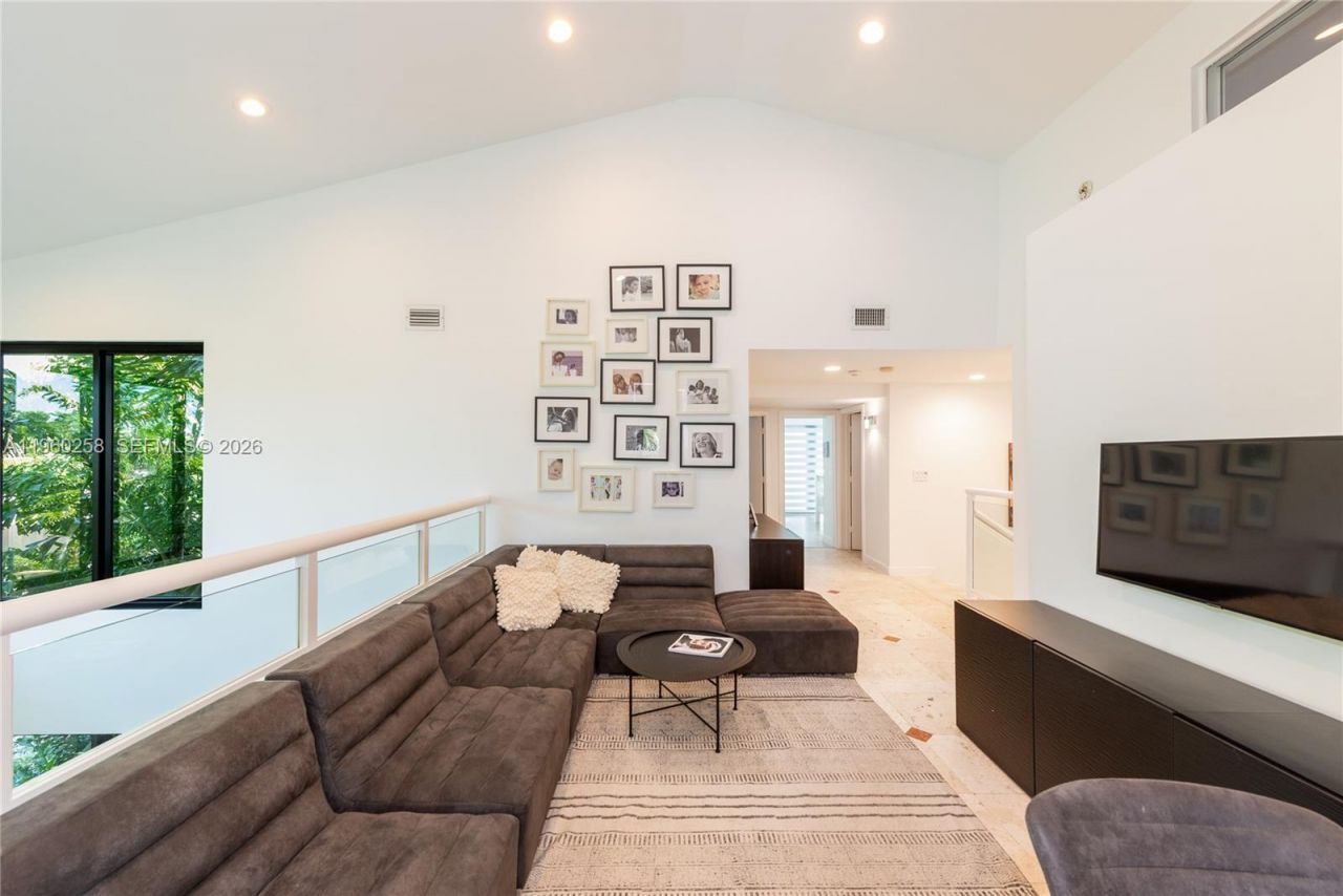 650 Curtiswood Dr, Key Biscayne, FL 33149 Photo