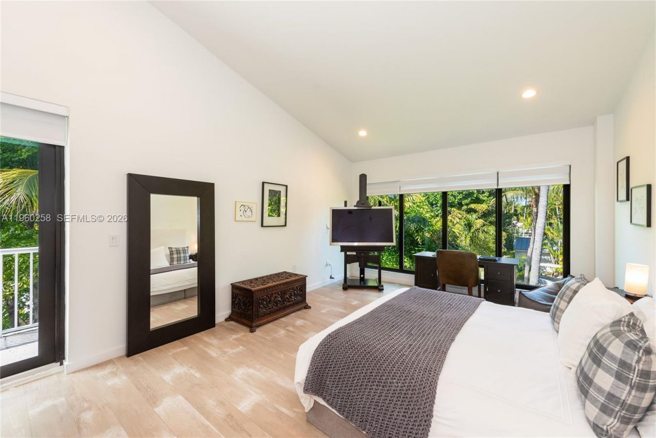 650 Curtiswood Dr, Key Biscayne, FL 33149 Photo