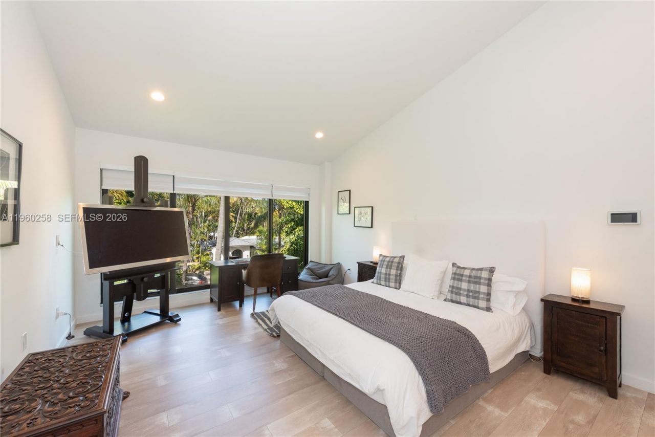 650 Curtiswood Dr, Key Biscayne, FL 33149 Photo