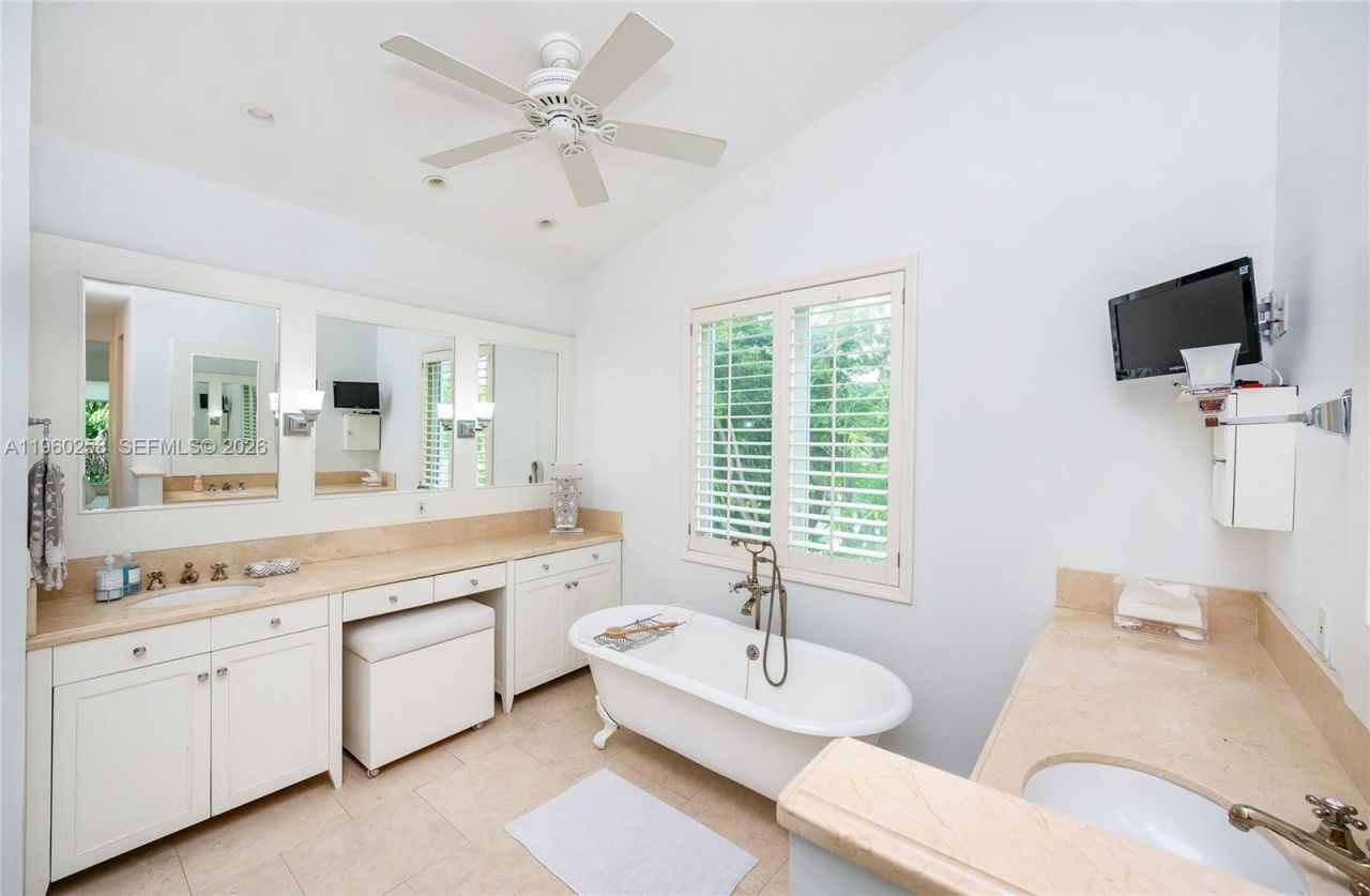 650 Curtiswood Dr, Key Biscayne, FL 33149 Photo