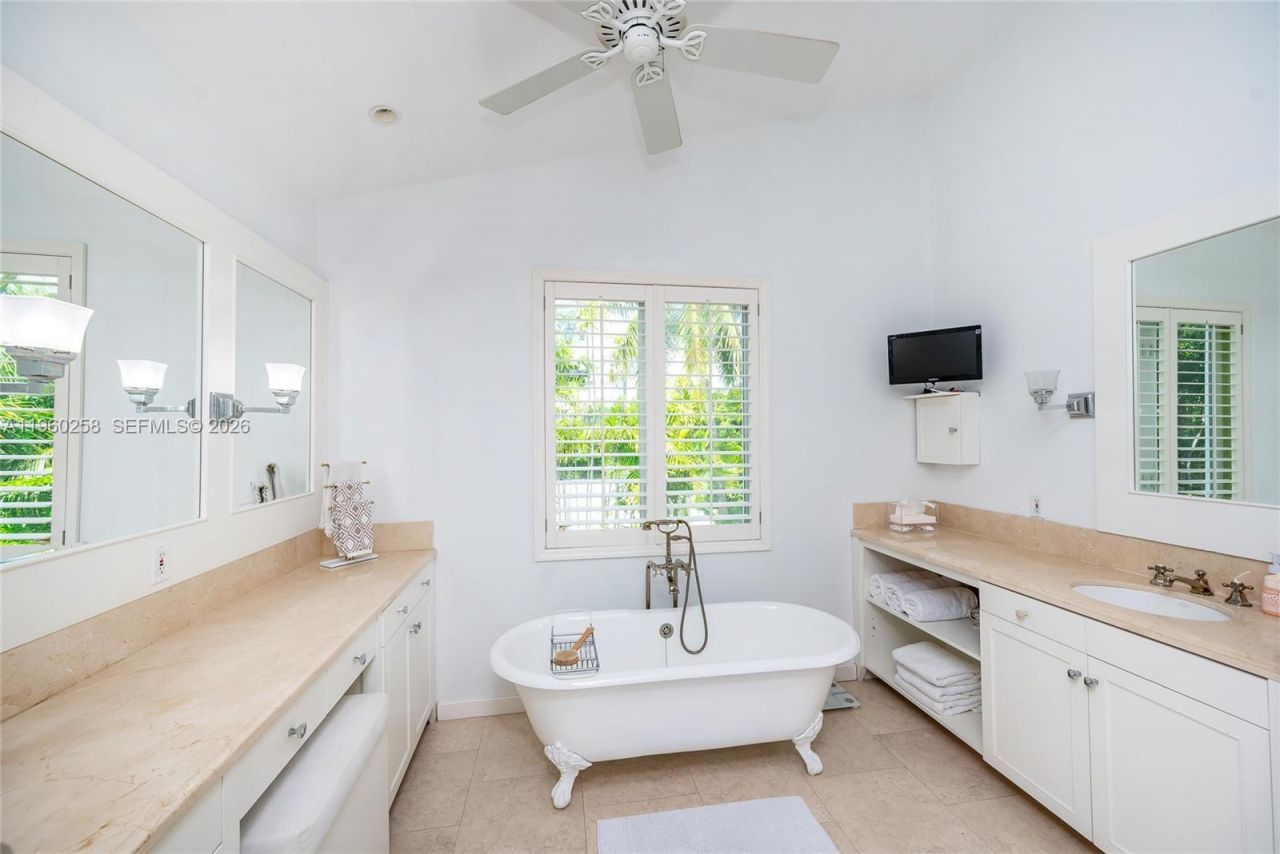 650 Curtiswood Dr, Key Biscayne, FL 33149 Photo