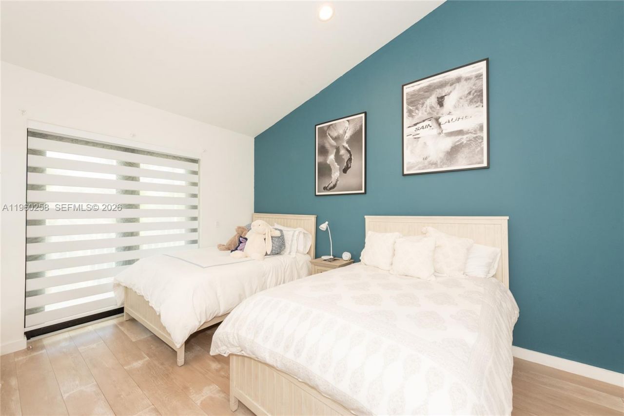 650 Curtiswood Dr, Key Biscayne, FL 33149 Photo