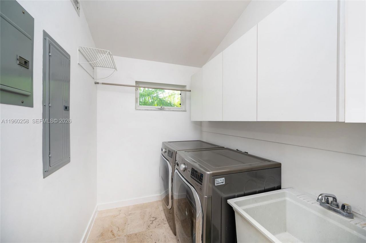 650 Curtiswood Dr, Key Biscayne, FL 33149 Photo