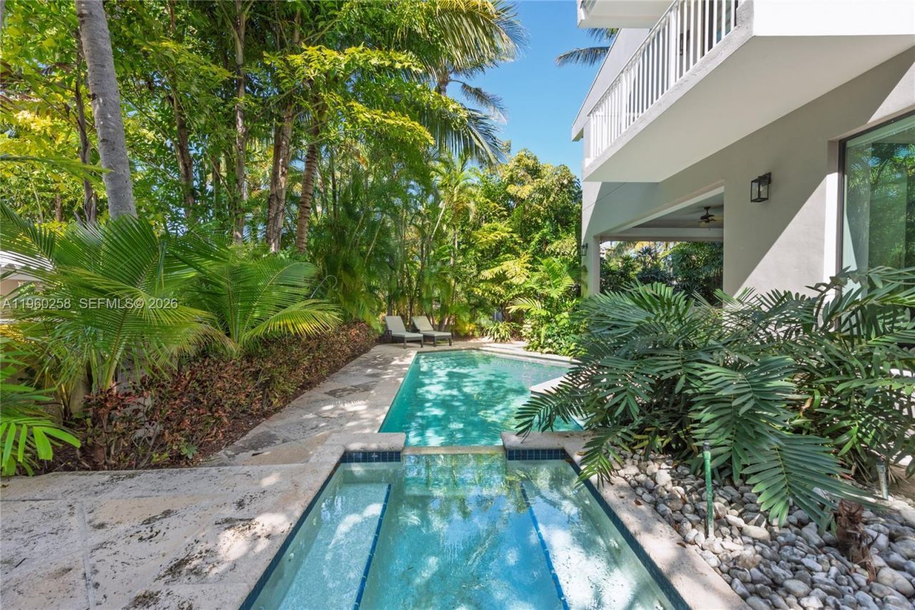 650 Curtiswood Dr, Key Biscayne, FL 33149 Photo