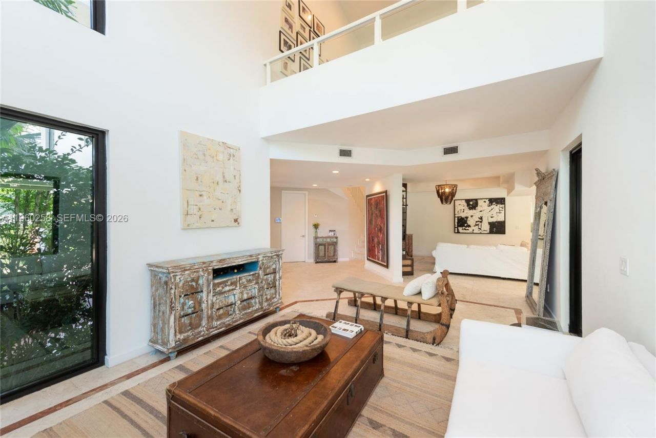 650 Curtiswood Dr, Key Biscayne, FL 33149 Photo