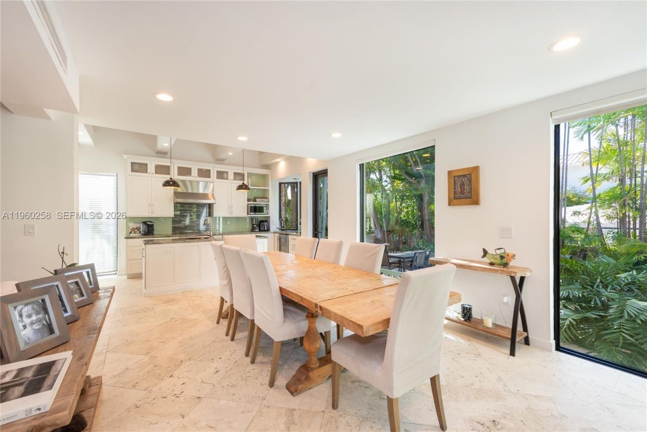 650 Curtiswood Dr, Key Biscayne, FL 33149 Photo