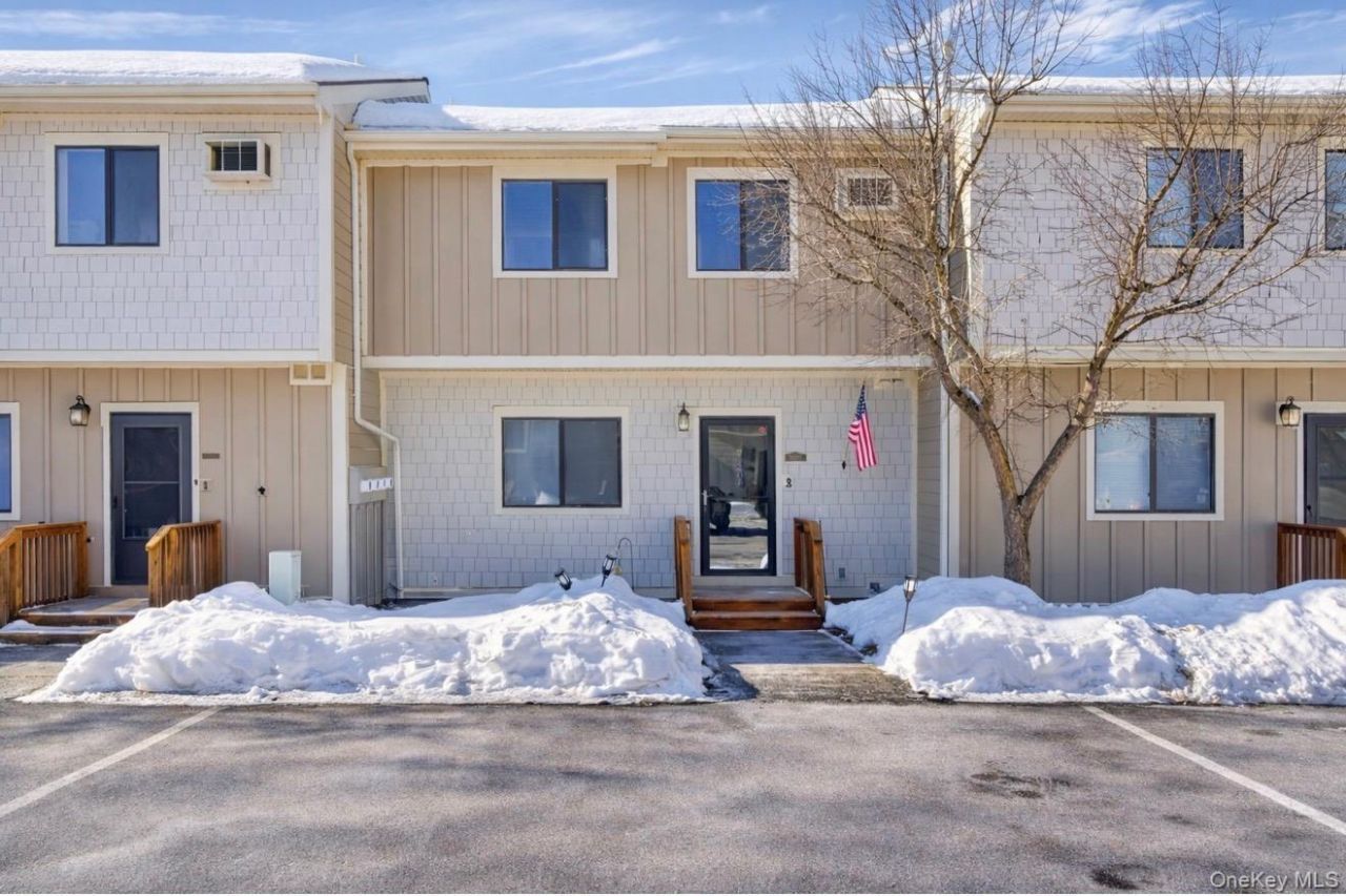 5307 Chelsea Cove N, Hopewell Junction, NY 12533 Main Photo