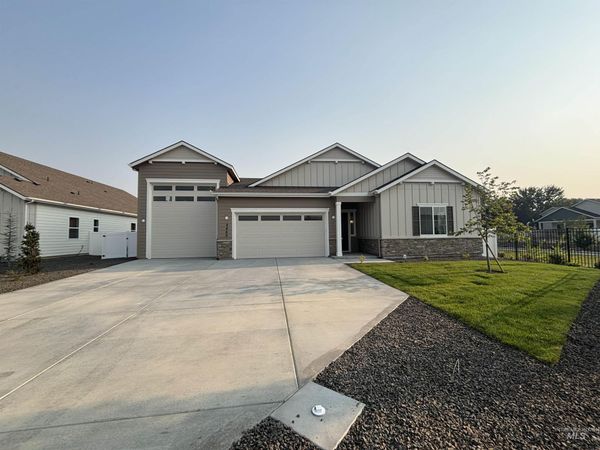 2460 E Gleneagle Dr, Eagle, ID 83616