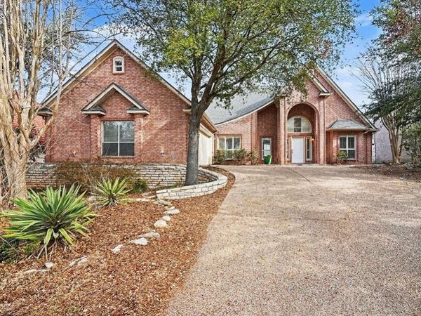 7006 Stone Bluff Court , Granbury, TX 76048