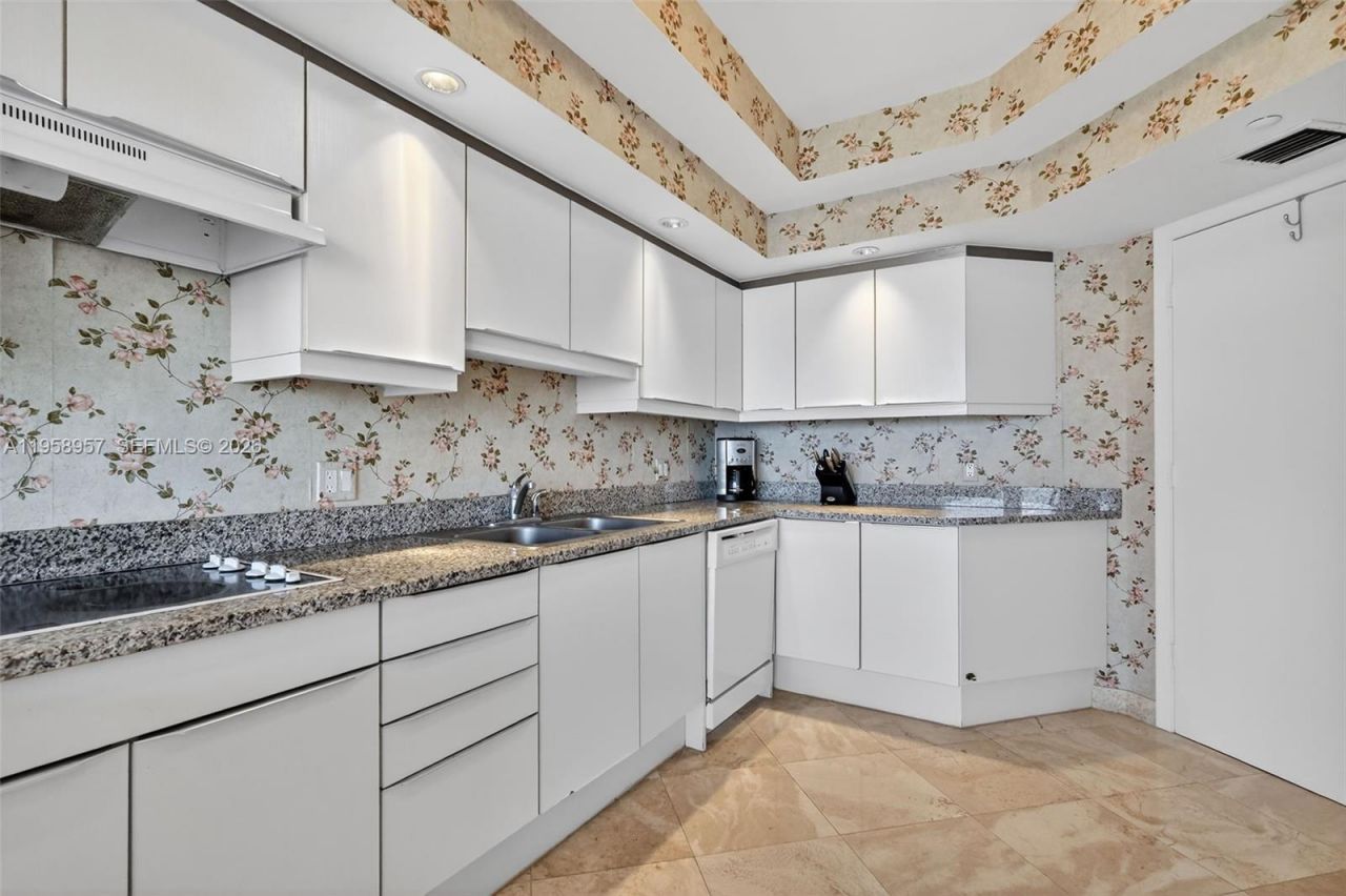 7000 Island Blvd, Unit 1604, Aventura, FL 33160 Photo