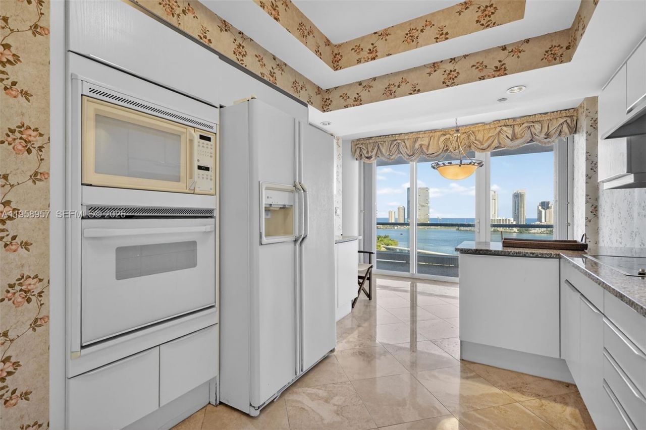 7000 Island Blvd, Unit 1604, Aventura, FL 33160 Photo