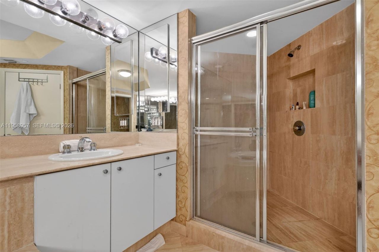 7000 Island Blvd, Unit 1604, Aventura, FL 33160 Photo