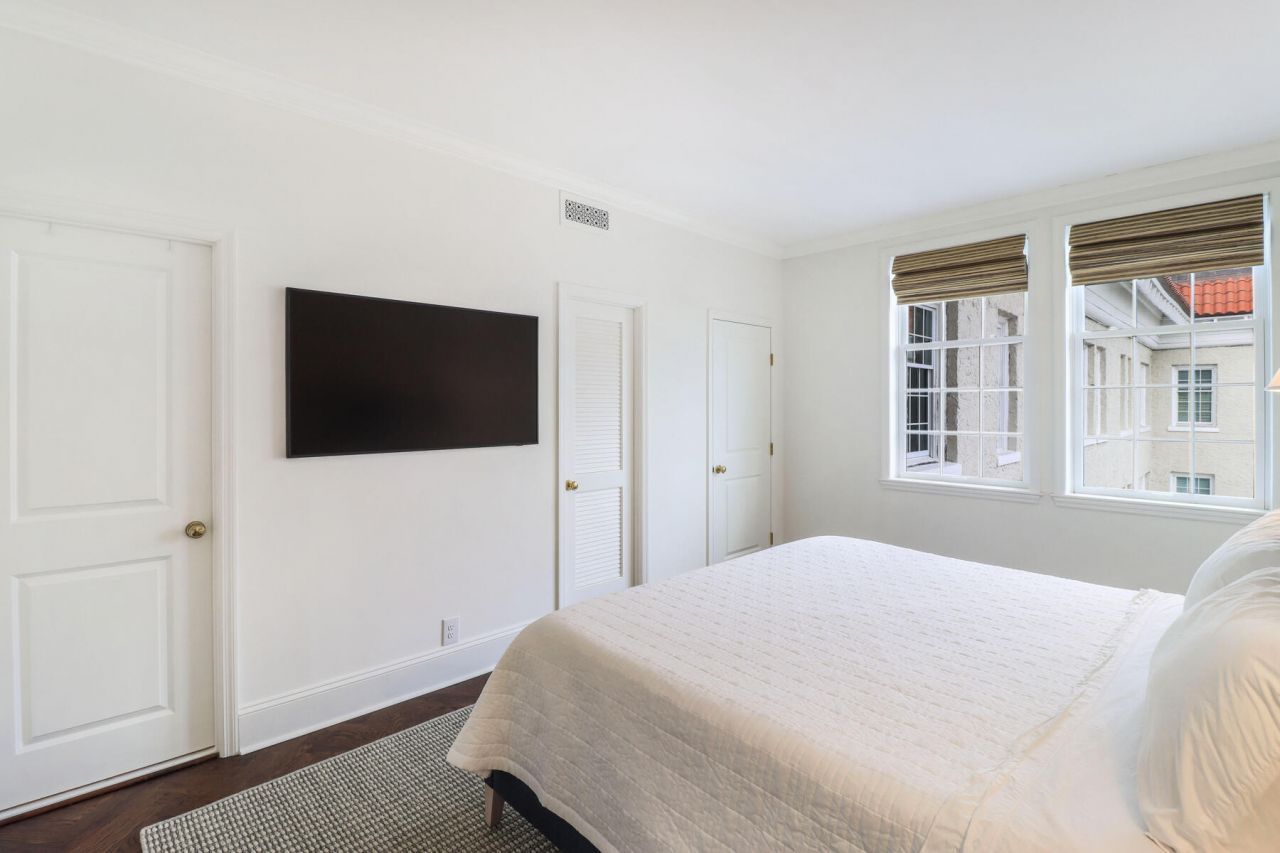 1 King Street Photo 11