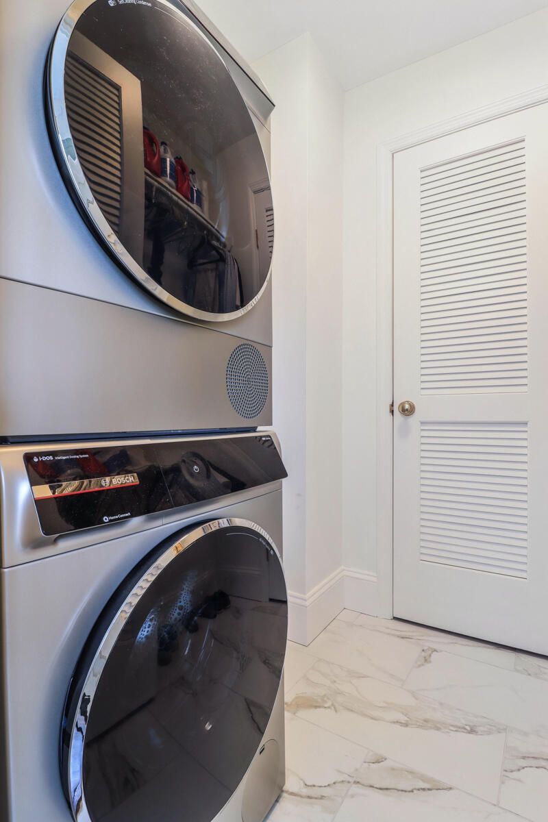 1 King Street Photo 13