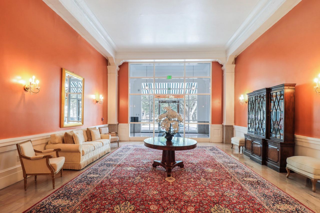 1 King Street Photo 14