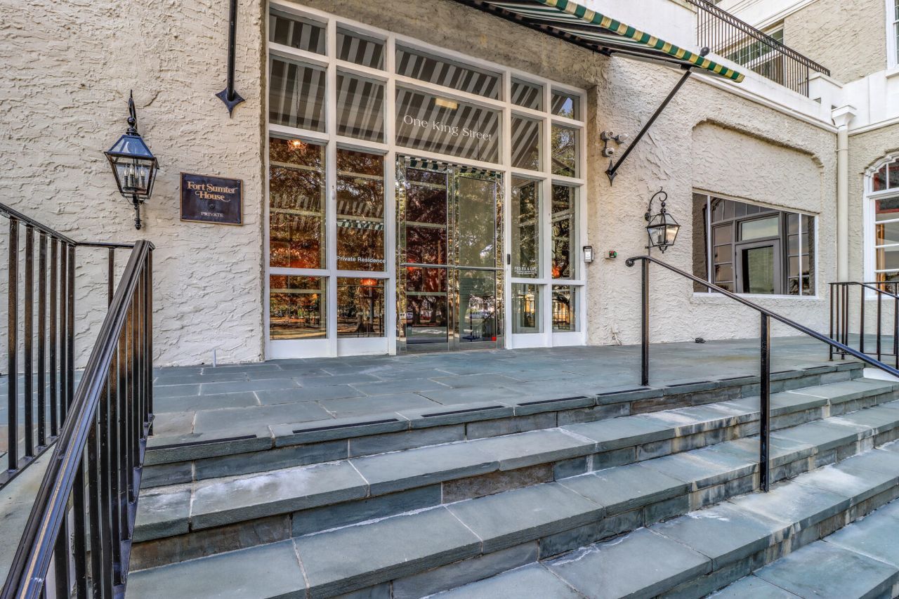 1 King Street Photo 20