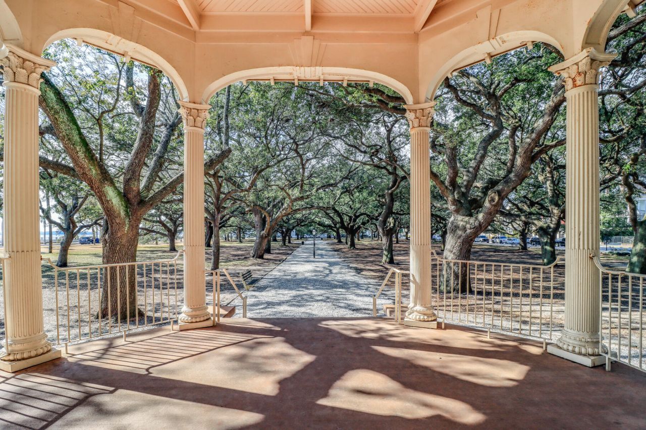 1 King Street Photo 25