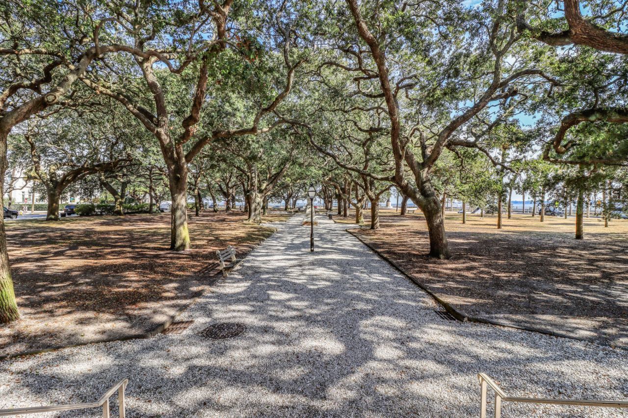 1 King Street Photo 26