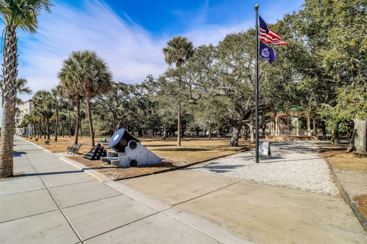 1 King Street Photo 28