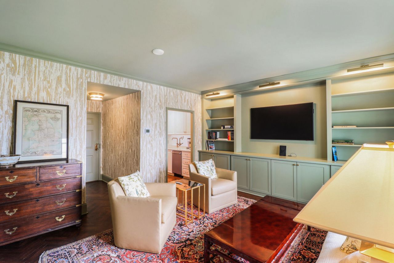 1 King Street Photo 8