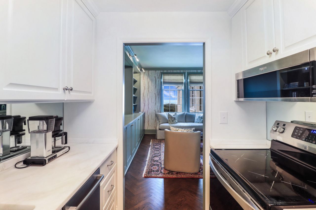 1 King Street Photo 9