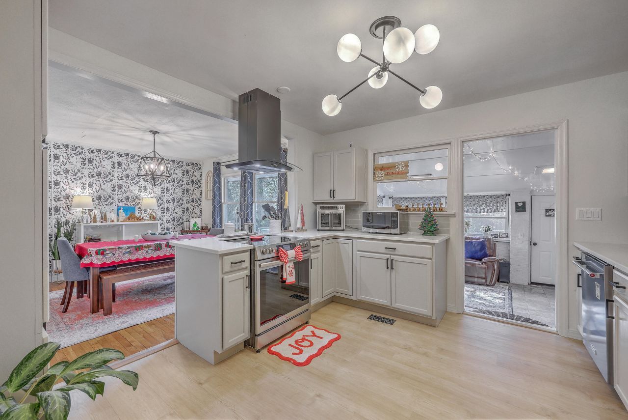 5813 Stewart Street Photo 11