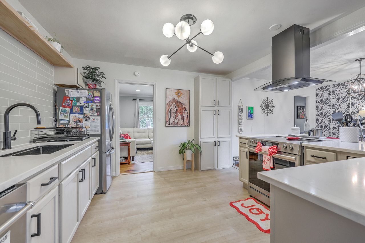 5813 Stewart Street Photo 12