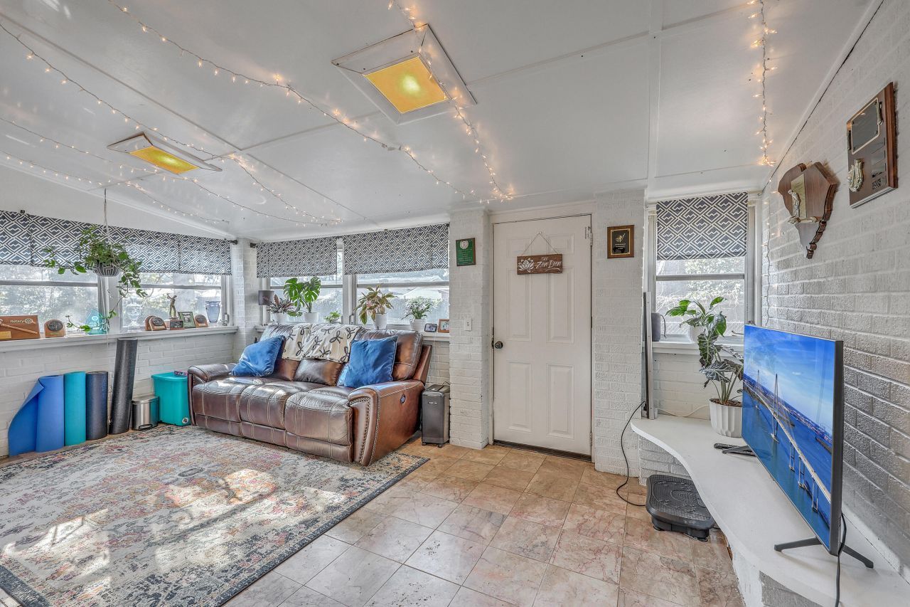 5813 Stewart Street Photo 13