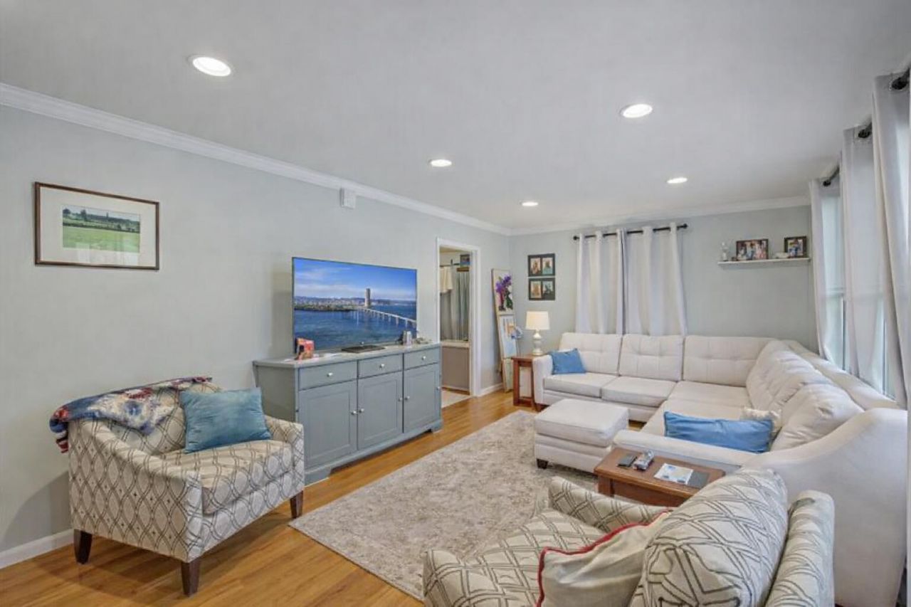 5813 Stewart Street Photo 7