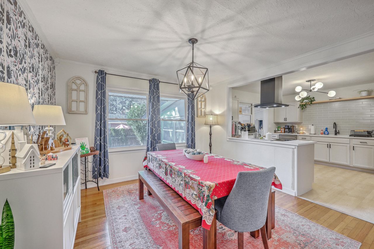 5813 Stewart Street Photo 9