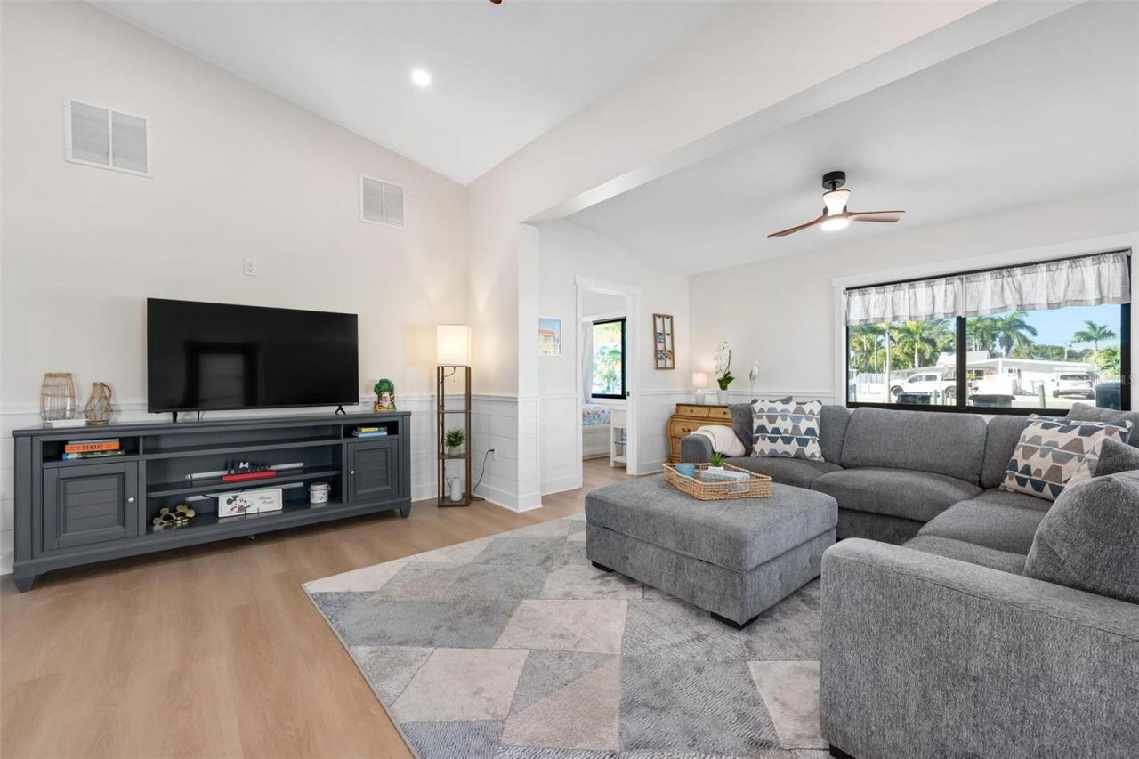 401 28th Street, Holmes Beach, FL 34217 Photo