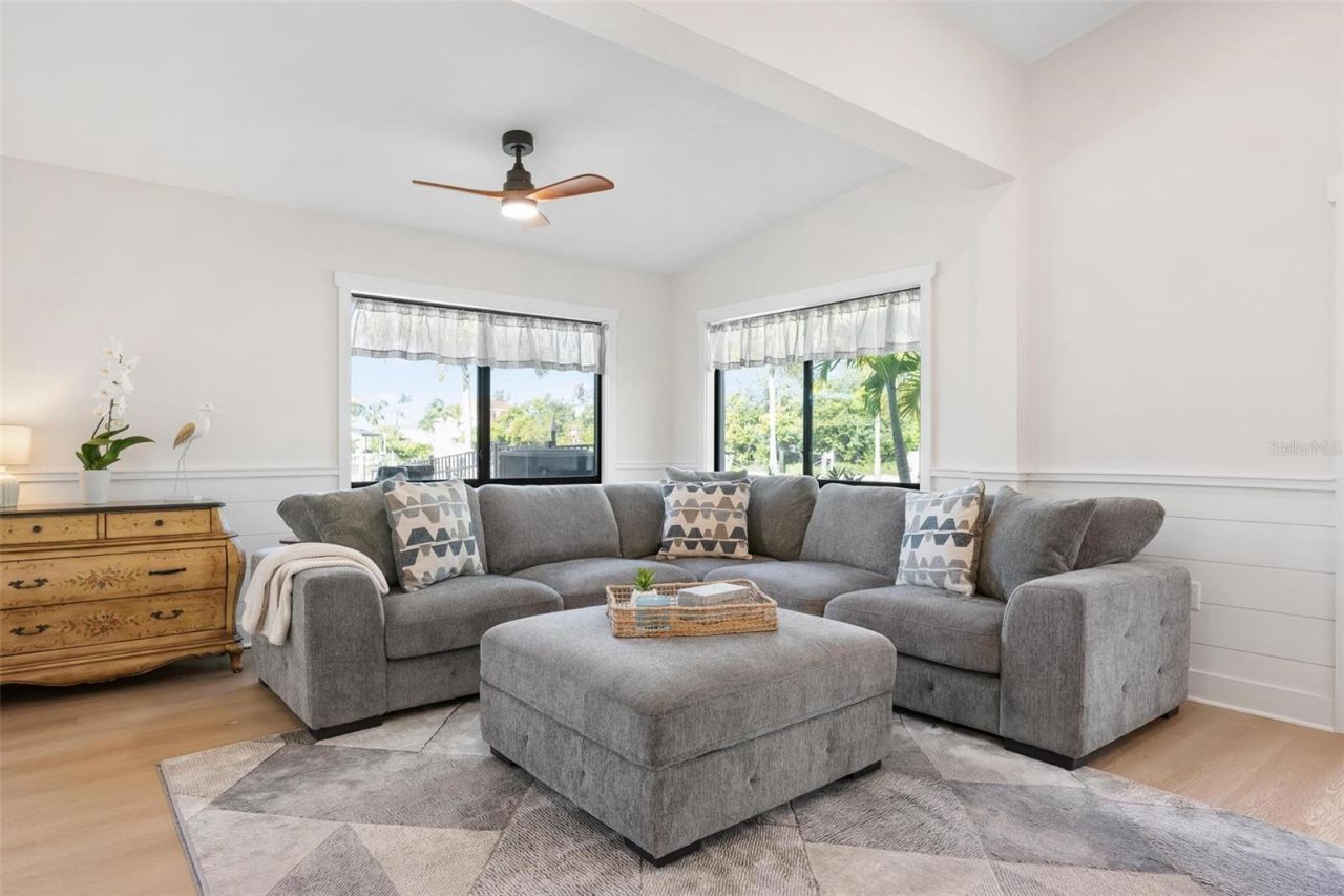 401 28th Street, Holmes Beach, FL 34217 Photo