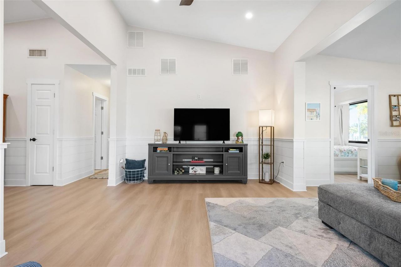 401 28th Street, Holmes Beach, FL 34217 Photo