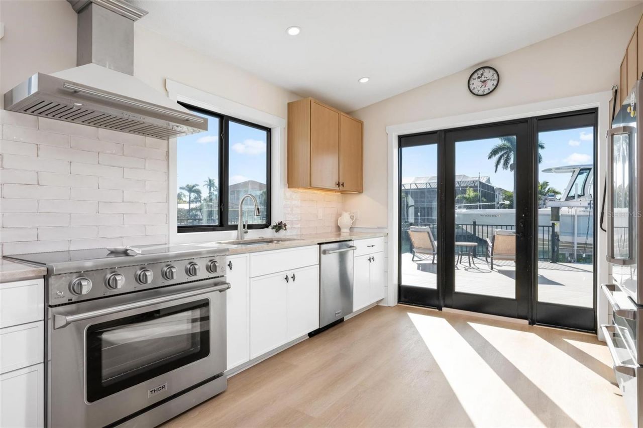 401 28th Street, Holmes Beach, FL 34217 Photo