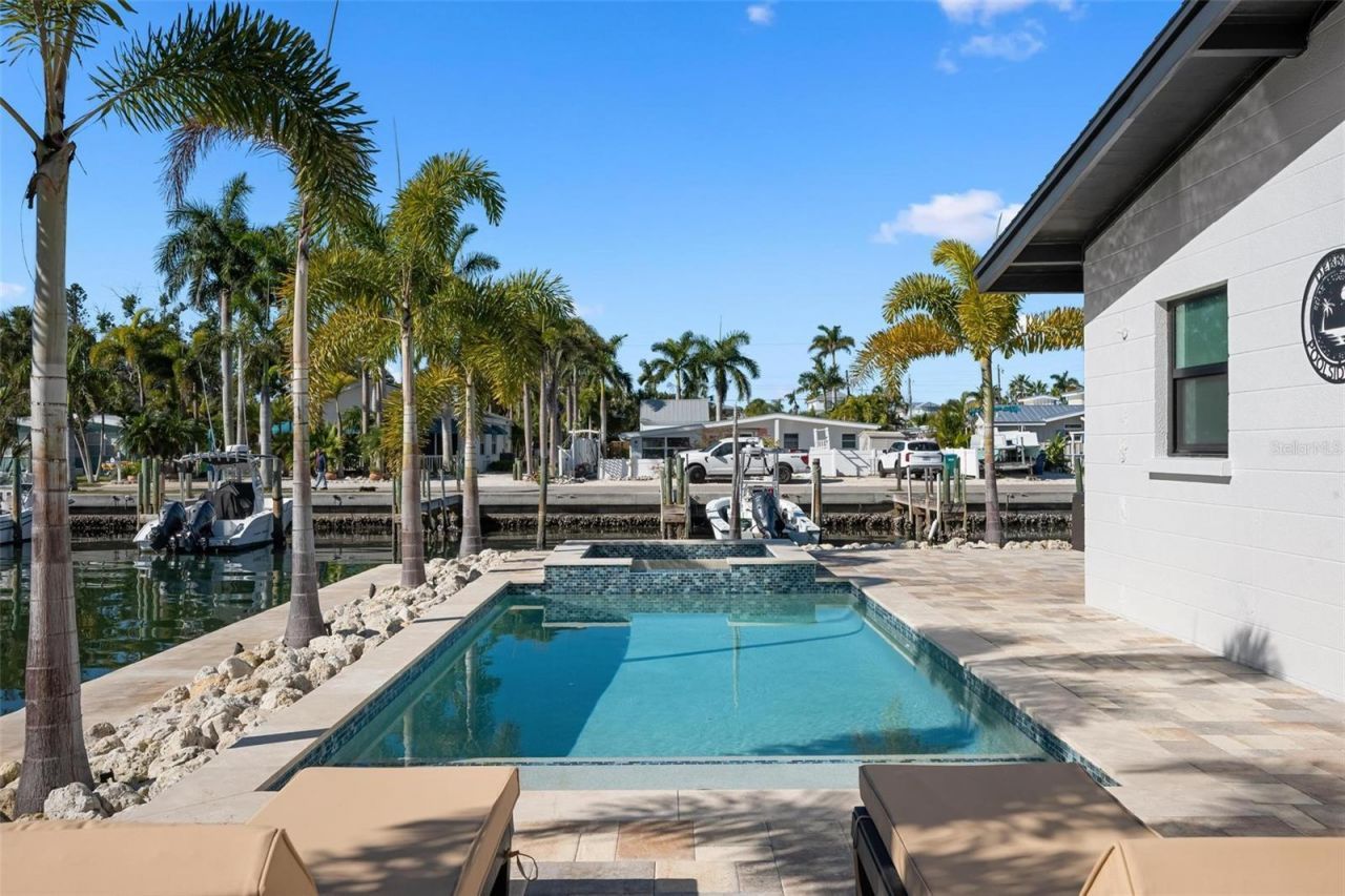 401 28th Street, Holmes Beach, FL 34217 Photo