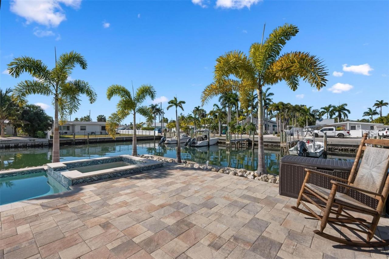 401 28th Street, Holmes Beach, FL 34217 Photo