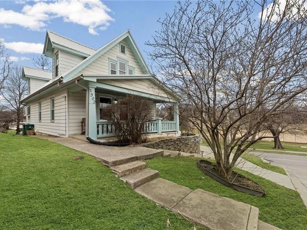 1902 W 47th Terrace, Westwood, KS 66205